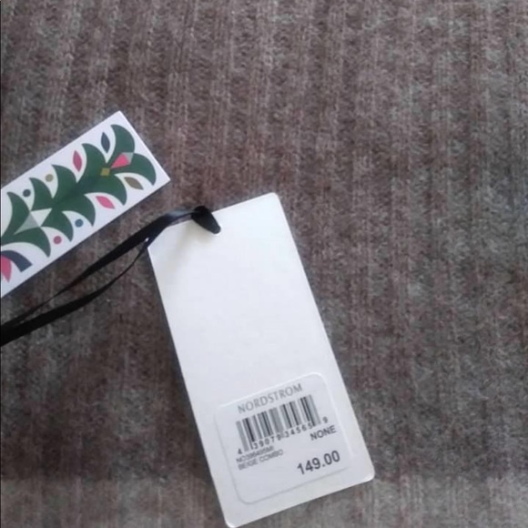 NWT Halogen Cashmere Chevron Scarf - Picture 2 of 3